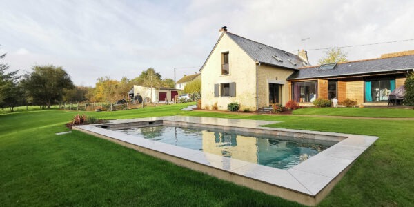 longère possédant une piscine