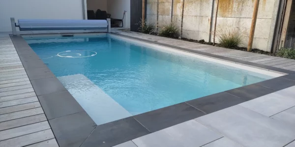 piscine avec plantation